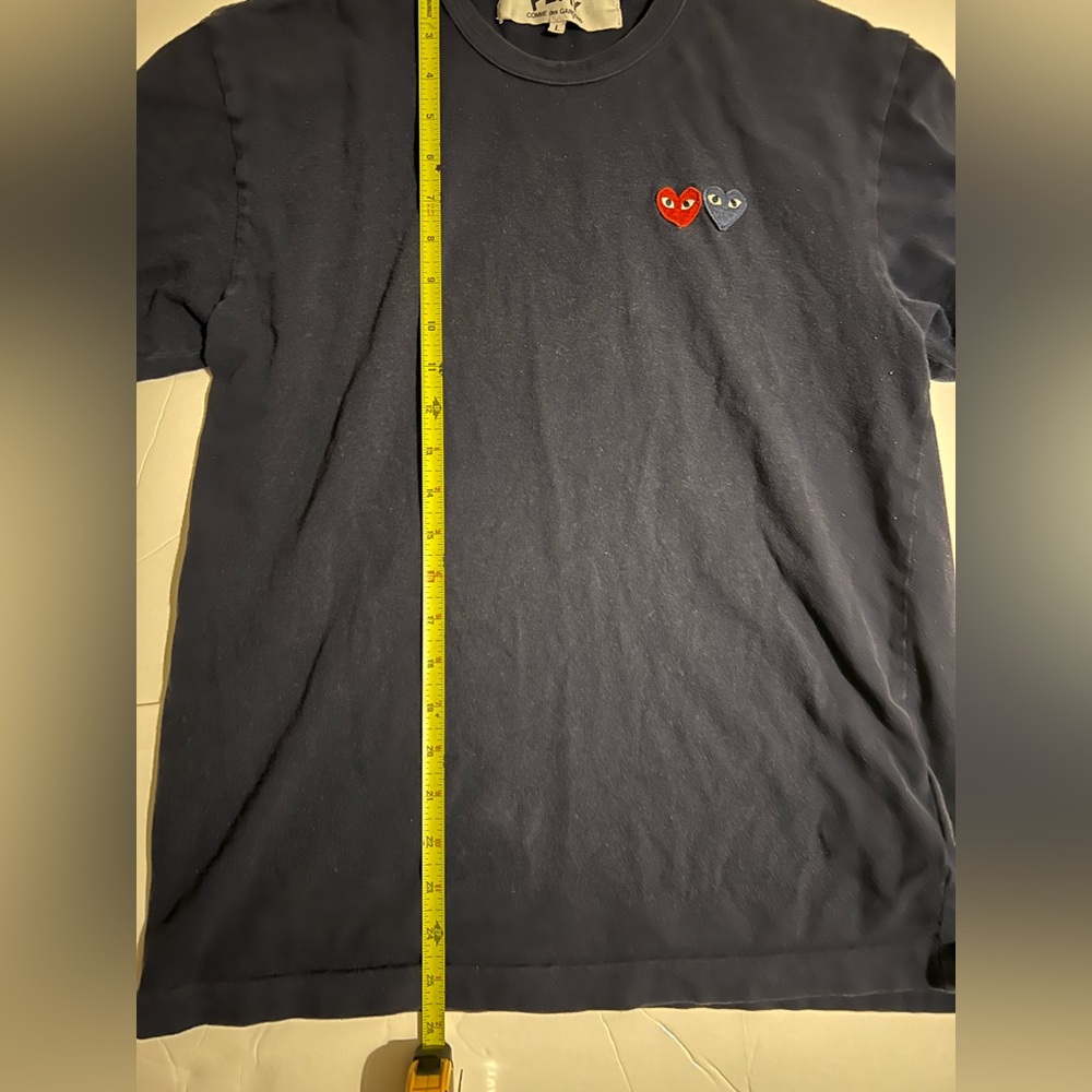 Comme des Garcons Navy Blue Tee with Heart Motif - Picture 8 of 9